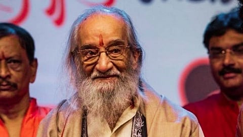 शिवशाहीर बाबासाहेब पुरंदरे यांचे छत्रपती उदयनराजे भोसले यांनी घेतले अंत्यदर्शन