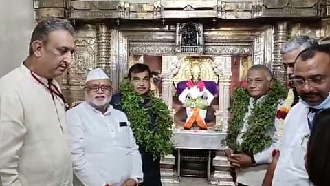 केंद्रीय मंत्री नितिन गडकरी यांनी घेतले विठ्ठल-रुक्मिणीचे दर्शन