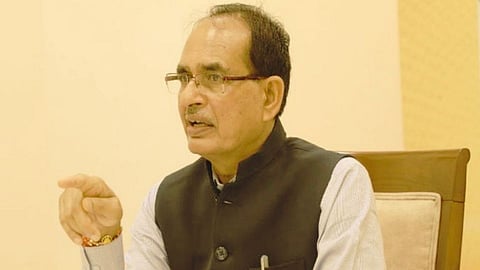 मध्य प्रदेशचे मुख्यमंत्री शिवराज म्हणाले; गाय, गोमूत्र आणि शेण देशाची अर्थव्यवस्था मजबूत करु शकतात