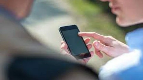 ऑनलाइन क्लासदरम्यान झाला मोबाइलचा स्फोट; अन् घडलं असं काही