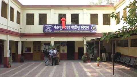 पंढरपूर : पंढरीत दर्शनासाठी येणाऱ्या भाविकांवर चोरट्यांनी नजर !