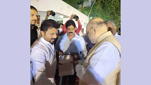 Pune : शिवसैनिकांनी घेतली गृहमंत्री अमित शाहांची भेट!