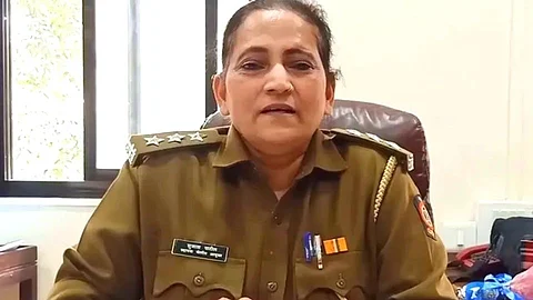 निलंबित सहाय्यक पोलीस आयुक्त सुजाता पाटील यांच्या FB पेजवरील 'त्या' कमेंटने खळबळ