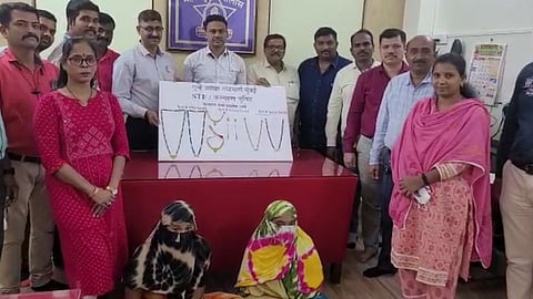 रेल्वेने प्रवास करणाऱ्या प्रवाशांचे दागिने चोरणाऱ्या दोन महिला चोर जेरबंद!