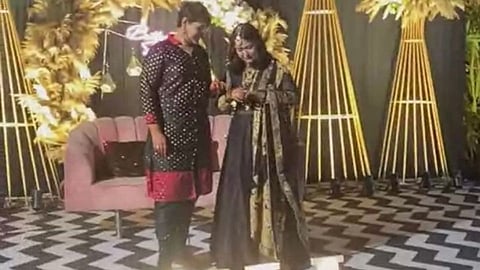 अनोखं प्रेम! नागपुरात दोन मैत्रिणींनी आयुष्यभराच्या बंधनात उरकलं साक्षगंध