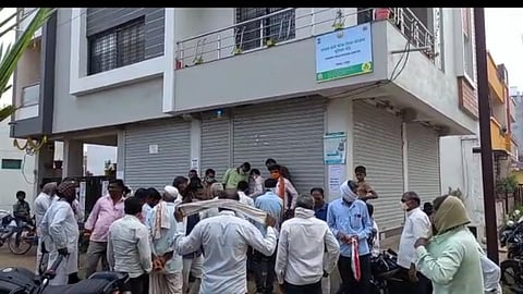 Latur: पीकविमा कंपनीचे शटर किसान सेनेने केले डाऊन