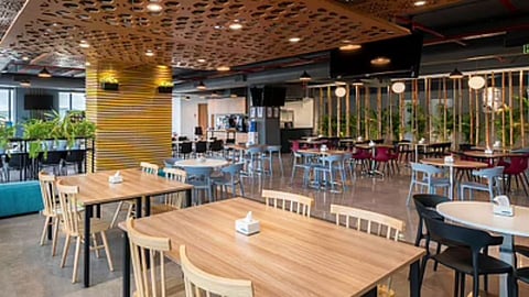 Pune: कोरोना नियम न पाळणाऱ्या 4 मोठ्या हॉटेलवर पोलिसांची कारवाई