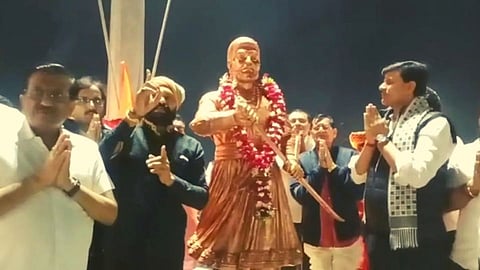 Amravati: आता शिवसेनेनं बसवलेला छत्रपती शिवाजी महाराजांचा पुतळा हटवला
