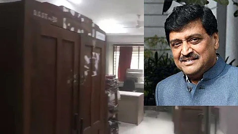 अशोक चव्हाणांच्या खात्यावर लेटरबॅाम्ब