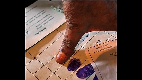 Employment Scam: नोकरीला एक; पगार घेतो दुसराच