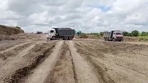 अवैध मुरूम उत्खनन