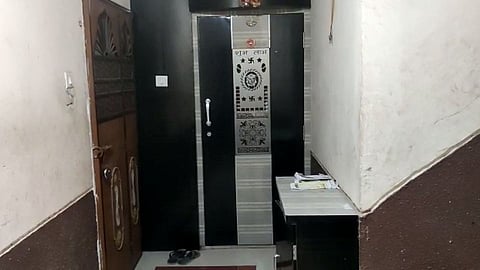 डोंबिवलीत धक्कादायक घटना; सोफासेट मध्ये आढळला महिलेचा मृतदेह..!