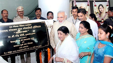 Narendra Modi With Lata Mangeshkar & Family