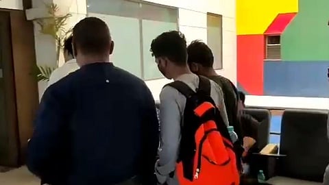 घरच्यांनी कपडे घेतले नाहीत म्हणून ५ लाख घेऊन अल्पवयीन मुलाचे पलायन!