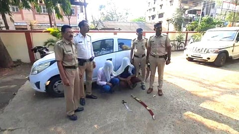 मोठा अनर्थ टळला; तलवारी घेऊन फिरणारे दोघेजण अटकेत!