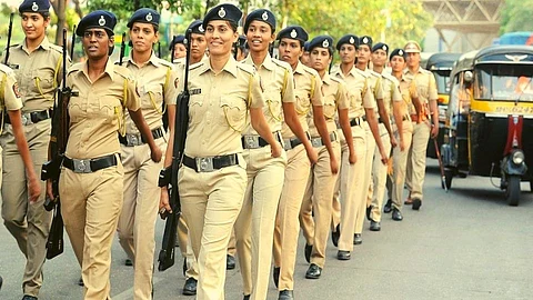 Women's Day Special: मुंबई महिला पोलिसांना मोठं गिफ्ट; आता 8 तासांची असणार ड्युटी
