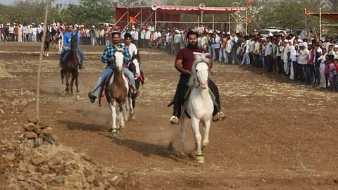 Horse racing competition held for the first time in Latur district.