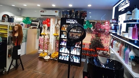 Salon service now at CSMT railway station