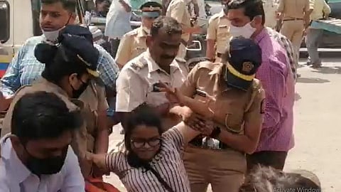 akhil bhartiya vidhyarthi parishad protest in dharavi
