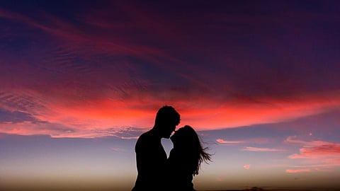 पती-पत्नी अन् बेस्ट फ्रेंड! 'त्या' एका कृत्याने तुटली 13 वर्षांची मैत्री...