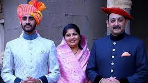 yuvraj kumar shahaji raje chhatrapati with family
