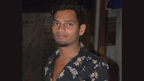 Brutal murder of a young man by stabbing In Nashik Filed a crime against the gang