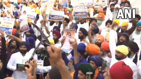 Proclamation of Khalistani supporters; Posters of 'Bhindrawale' flashed