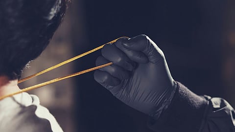 Gold Chain Snatching In Ambernath