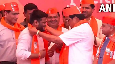 Hardik Patel joins BJP Latest News in Marathi