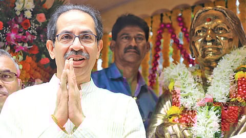 Uddhav Thackeray Pays Tribute Meenatai Thackeray