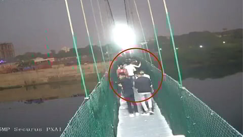 Morbi Bridge Collapsed Viral Video