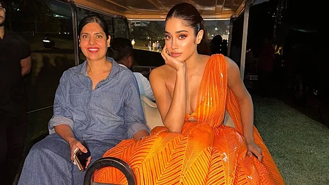 Janhvi Kapoor's New Hot and Bold Photos