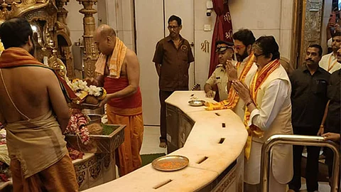 Amitabh Bachchan and Abhishek Bachchan at Siddhivinayak Temple