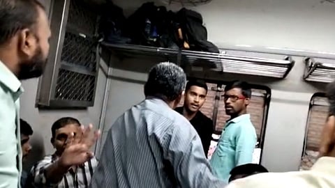 Mumbai Local train Fight
