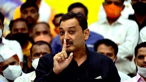 maratha kranti morcha, sambhajiraje chhatrapati, vedat marathe veer daudale saat movie, chhatrapati shivaji maharaj