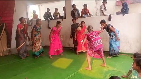 tarabai yede playing kabbadi, gondia news