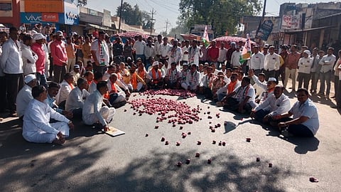 nashik, satana, farmers, rasta roko andolan