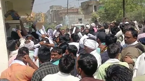 amravati, nafed center, farmers, police lathi charge