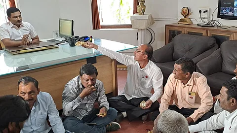 nashik, onion price, laslagoan apmc, onion, farmers aandolan