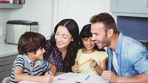 Parenting Tips : मुलांमध्ये असणारी 'ही' 5 लक्षणे ठरु शकतात त्रासदायक, वेळीच लक्ष द्या अन्यथा पश्चातापाची वेळ येईल !
