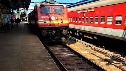Amravati Pune Express, Maharashtra Express