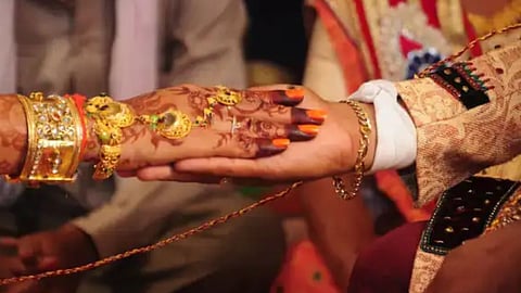 Uttar pradesh Wife arranged husband and girlfriend marriage guna District viral love story
