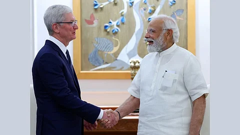 Tim Cook Meets Pm Narendra Modi