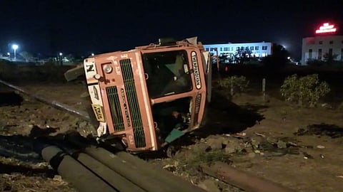 solapur tuljapur national highway , accident news