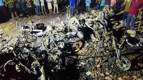 Vehicle fire in Naigaon area of Vasai