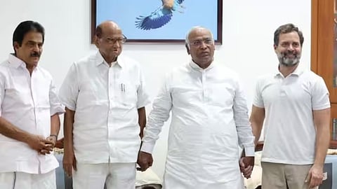 Sharad Pawar Meets Rahul Gandhi