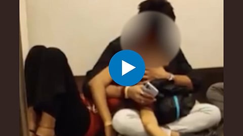 Delhi Metro Viral Video