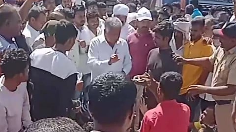 nashik news, onion price, rasta roko andolan