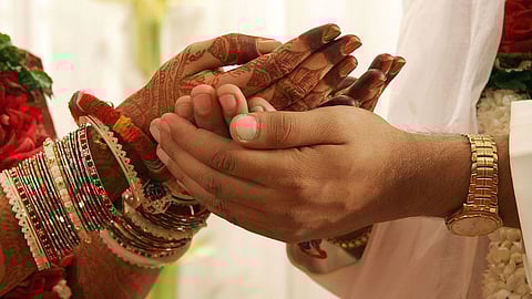 husband went to bathroom, the wife disappeared hotel shegaon taluka