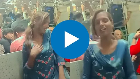 Mumbai Local Train Viral Video